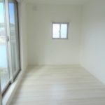 角部屋なので明るい室内