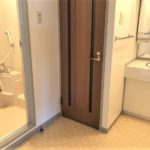 洗面所にはトイレと浴室の入口 洗面所にはトイレと浴室の入口