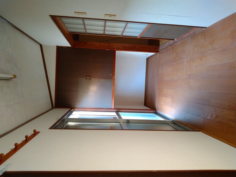 1階広縁のような洋室