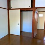 洋室収納はハンガーパイプ付き