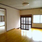 洗面所入口から玄関 洗面所入口から玄関