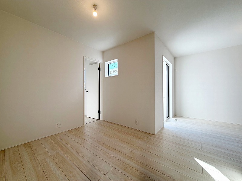 『LDKは家族だんらんをデザイン』広いLDKでは家族が集まり、一緒の時間がすごせる工夫がされております。日常の当たり前のひとコマがいつか一生の宝物になります。