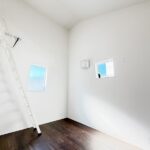 趣味を楽しんだり、お子様と遊んだりと様々な用途に合わせて使うことができる洋室です。お部屋自体もとっても明るいのは魅力的な点の一つですね!(内装) 趣味を楽しんだり、お子様と遊んだりと様々な用途に合わせて使うことができる洋室です。お部屋自体もとっても明るいのは魅力的な点の一つですね!(内装)