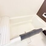 『一日の疲れを落としてくれる場所は、一番落ち着く場所でなければならない』 高級感溢れるカラーと大きさで構成された半身浴も楽しめるバスタブが日々の疲れを癒し、心地よさをもたらします。(風呂) 『一日の疲れを落としてくれる場所は、一番落ち着く場所でなければならない』 高級感溢れるカラーと大きさで構成された半身浴も楽しめるバスタブが日々の疲れを癒し、心地よさをもたらします。(風呂)