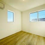 お子様と遊んだりと様々な用途に合わせて使うことができる洋室です。日当たり良好な居室で、風通しも良好です。(内装) お子様と遊んだりと様々な用途に合わせて使うことができる洋室です。日当たり良好な居室で、風通しも良好です。(内装)