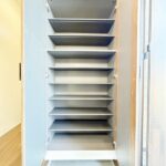 家族全員の靴を収納出来、暖かな日差しが差し込み収納豊富な玄関です。(内装) 家族全員の靴を収納出来、暖かな日差しが差し込み収納豊富な玄関です。(内装)