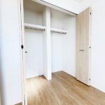 明るいお部屋はゲストのおもてなしの空間にも変化しますよ！使いやすいようにアレンジも〇(内装)