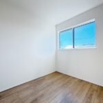 心と体をゆったりと安らげる空間。寝室のゆとりが大きい分だけ、暮らしの安らぎは深まります。一日の疲れを癒すだけでなく、ご夫婦の親密な語らいを紡ぎ出します。(内装)