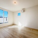 心と体をゆったりと安らげる空間。寝室のゆとりが大きい分だけ、暮らしの安らぎは深まります。一日の疲れを癒すだけでなく、ご夫婦の親密な語らいを紡ぎ出します。(内装) 心と体をゆったりと安らげる空間。寝室のゆとりが大きい分だけ、暮らしの安らぎは深まります。一日の疲れを癒すだけでなく、ご夫婦の親密な語らいを紡ぎ出します。(内装)