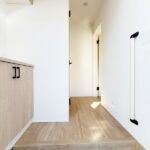 『ただいま！』『おかえり♪』。新居で交わす家族同士の何気ないやり取りがただ何となく嬉しいんです。自分のお家を手に入れた事の喜びが感じられるお客様からの素敵なエピソードです。(内装)