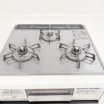 コンロで料理も捗りますね。広々としたシンクで、キッチンスペースは、ゆとりの広さを確保!お子様の様子を見守りながら家事ができます!(キッチン) コンロで料理も捗りますね。広々としたシンクで、キッチンスペースは、ゆとりの広さを確保!お子様の様子を見守りながら家事ができます!(キッチン)