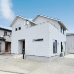 【鴨川市東町】亀田総合病院まで徒歩9分！！駐車スペース3～4台可◎築浅注文住宅