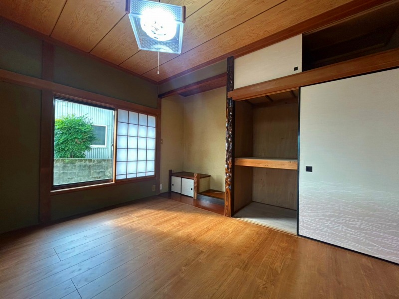 階段そばの8帖と6帖洋室は通しで使えます